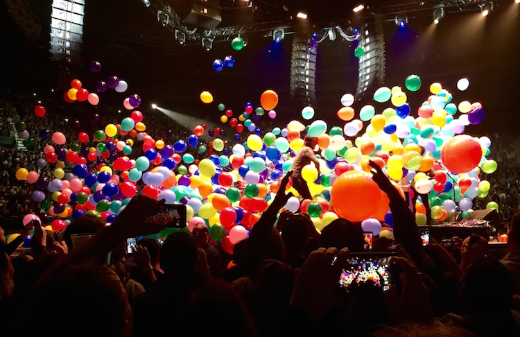 Grohl-Balloons-1