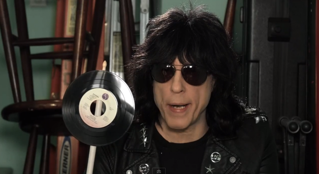 marky-ramone-smartphone