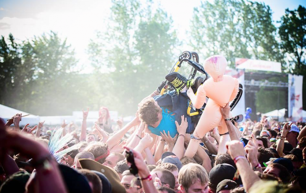 amnesia-rockfest-crowd