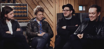 Here is Jason Sudeikis Interviewing Mumford & Sons